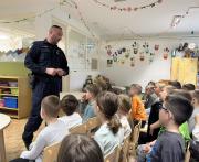 policajac-u-striboru-predavanje-o-sigurnosti-u-prometu02