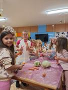 djeca-iz-po-buducnost-i-dalje-vrijedno-pripremaju-zimnicu10